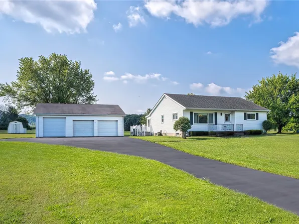 10349 Sunrise Dr, North East, PA 16428