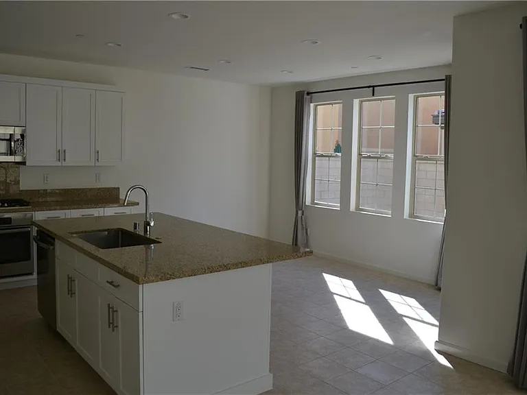 90 Lavender — Photo 11