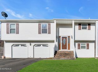 109 Starlight Rd, Howell, NJ 07731
