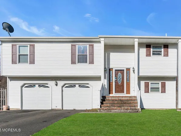 109 Starlight Road, Howell, NJ 07731