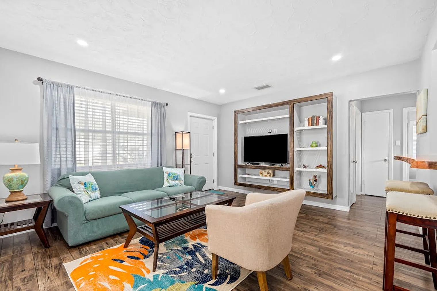 2 bed, 1.0 bath, 1119 sqft, $3,112 — Photo 1