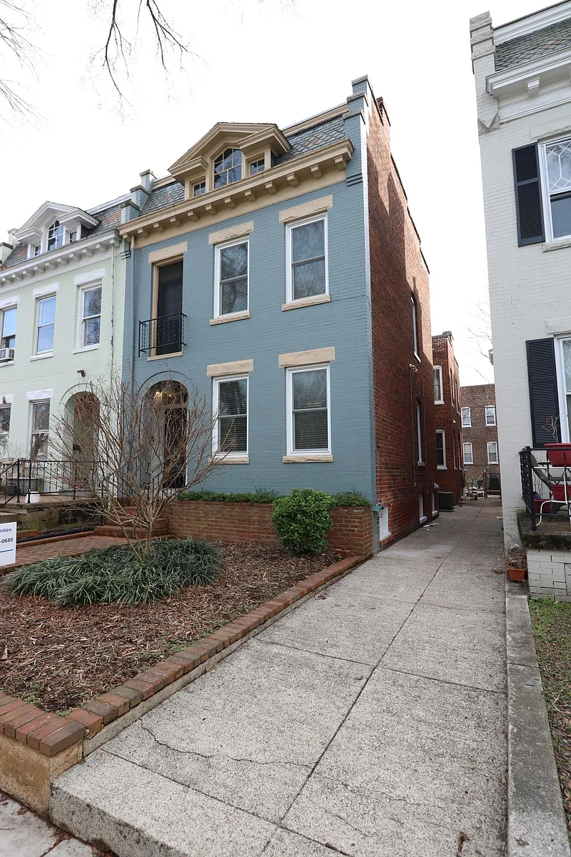 Building Photo - 2203 Floyd Ave #A