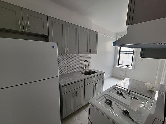 3rd image of 44-15 43rd Ave #4O