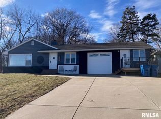 414 S 2nd St, Le Claire, IA 52753