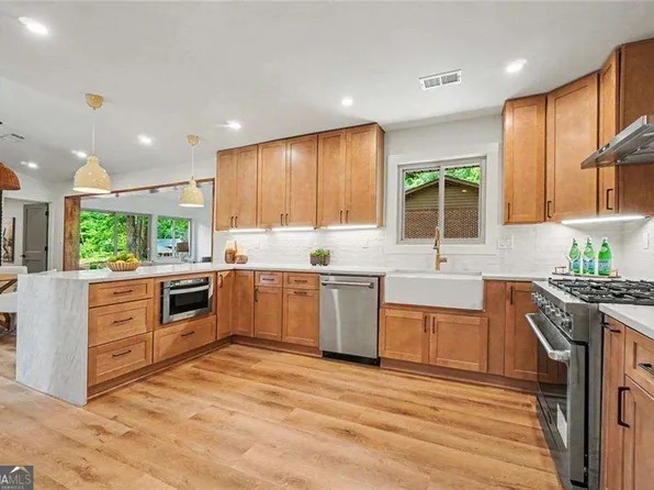 2700 Hawaii Ct, Decatur, GA 30033