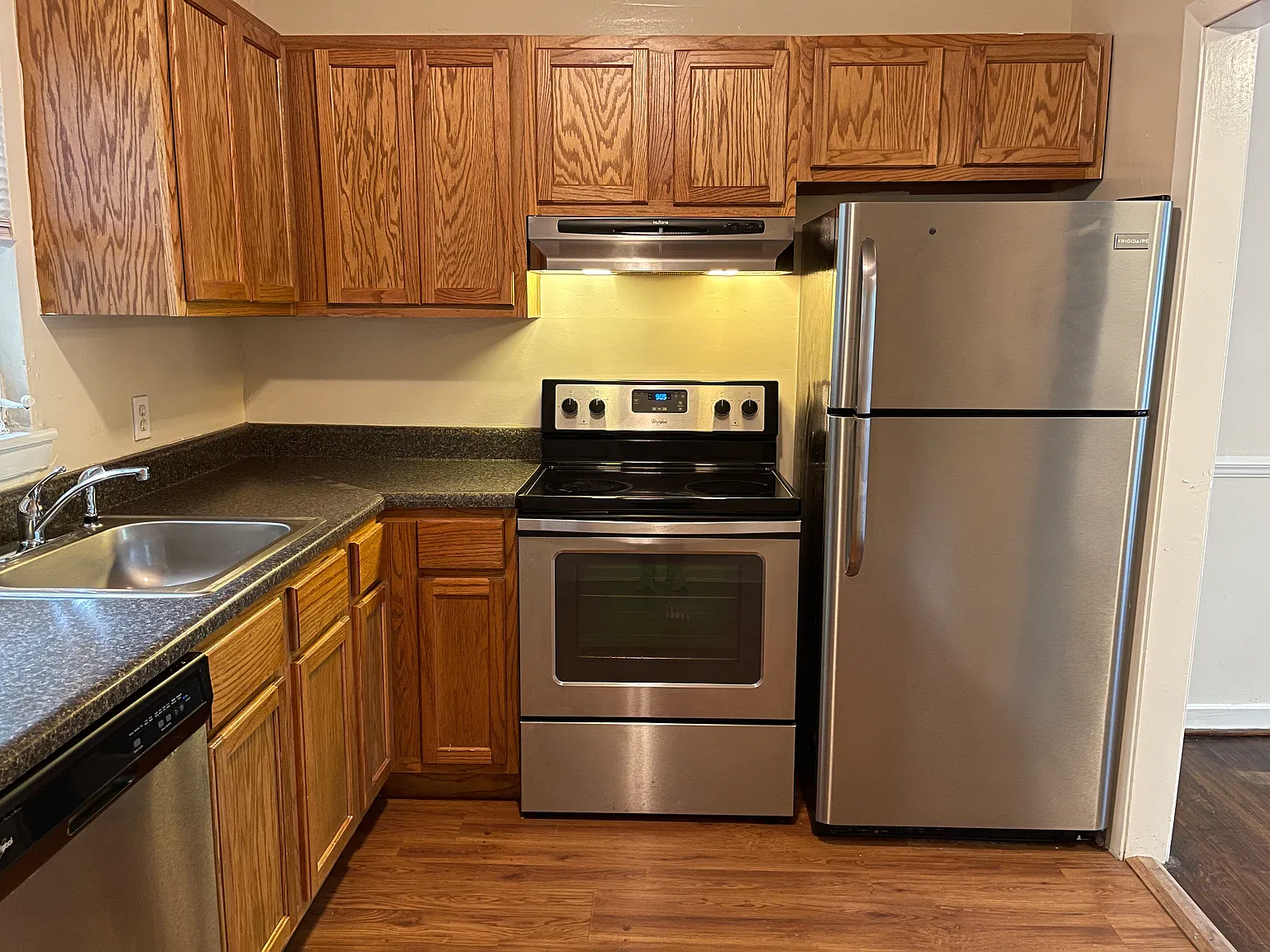 2 bed, 853 sqft, $1,400 — Photo 2