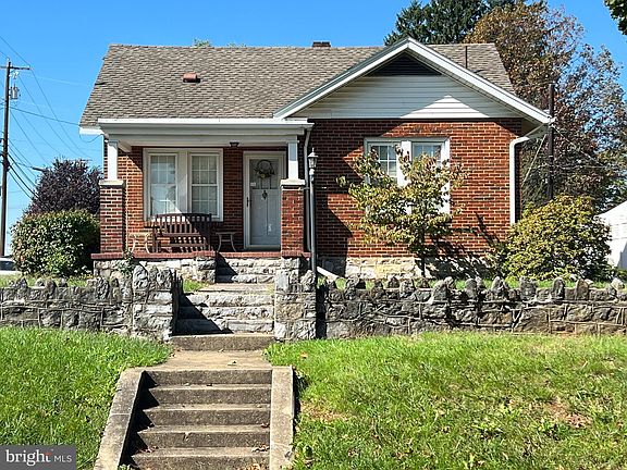 2nd image of 866 Jefferson Blvd