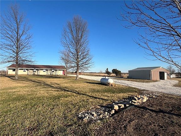 5th image of 19455 Edgerton Rd