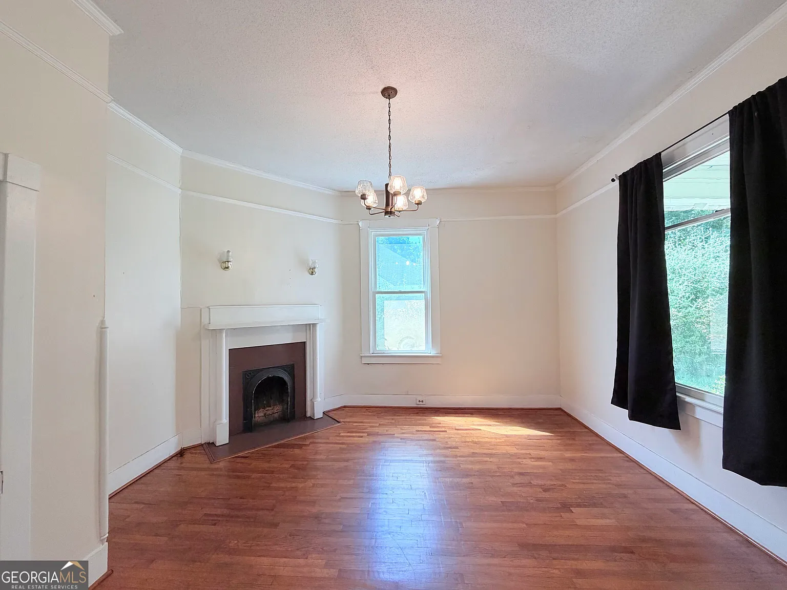 4 bed, 3.0 bath, 1800 sqft, $1,300 — Photo 4