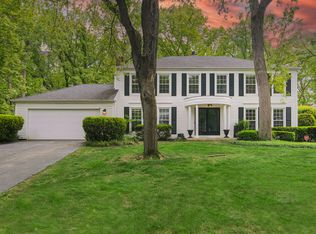 15 Nottingham Dr, Lincolnshire, IL 60069