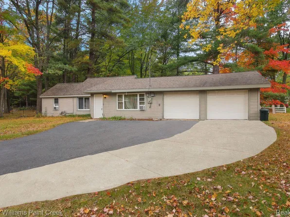 1781 Pine Dr, Traverse City, MI 49686