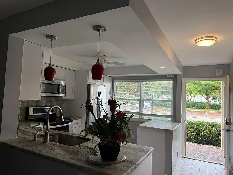 2402 Antigua Cir #D1 — Photo 8