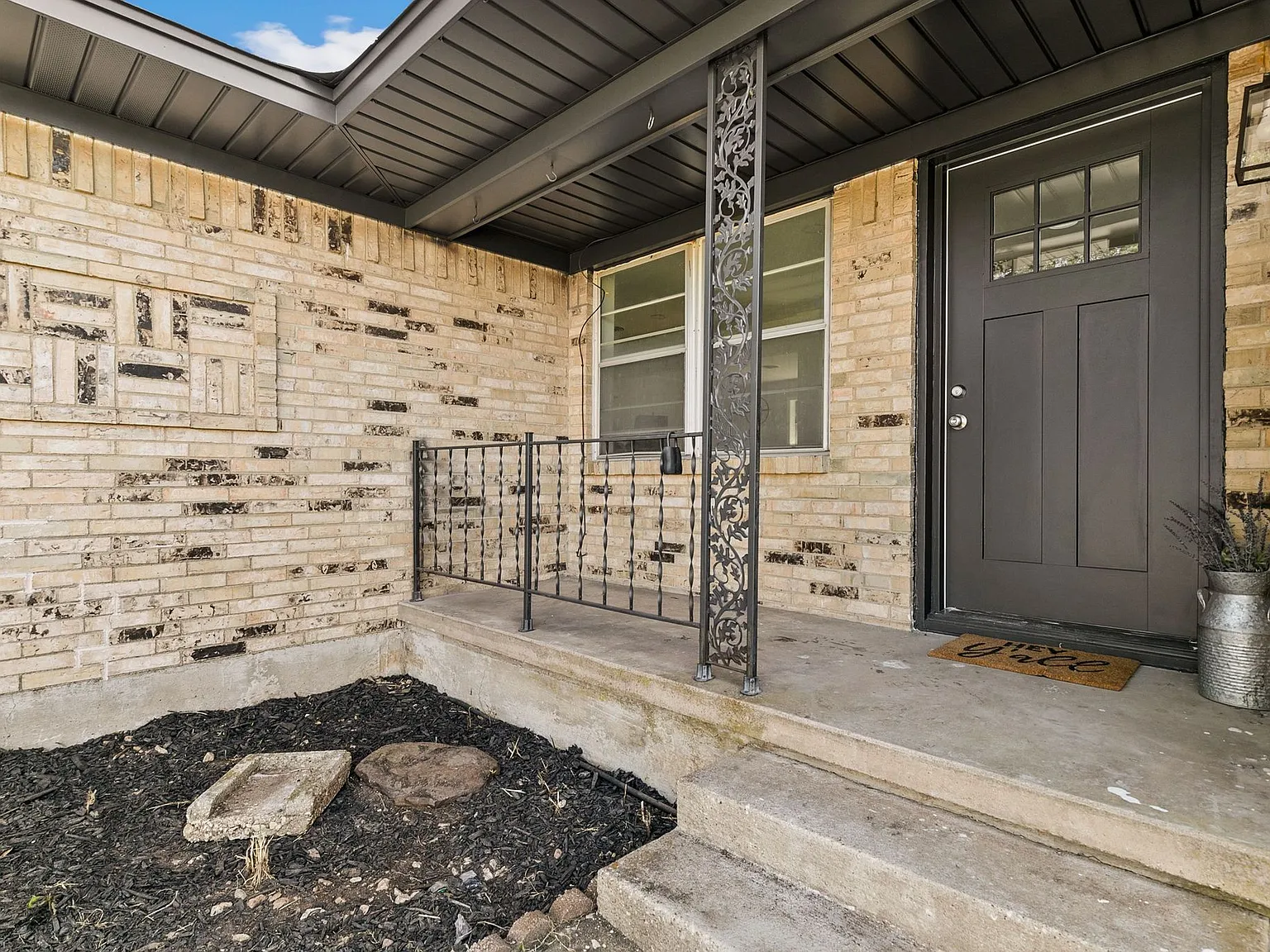 3 bed, 1444 sqft, $1,999 — Photo 3