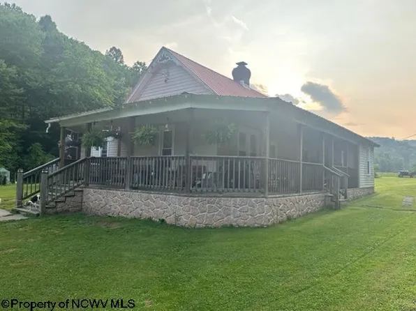 17 Bear Run Rd, Wallace, WV 26448