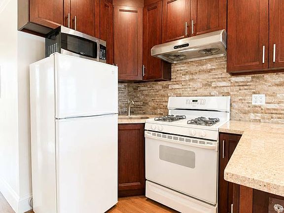 4th image of 525 Grove St APT 3