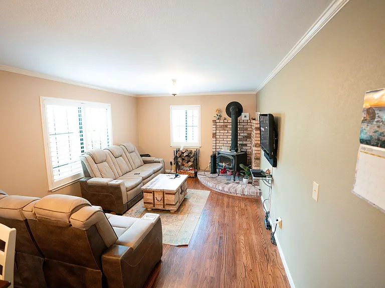 1550 Chabot Ct — Photo 12