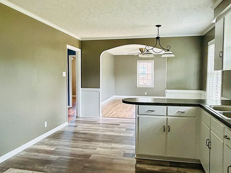104 Oak Knoll Dr — Photo 2