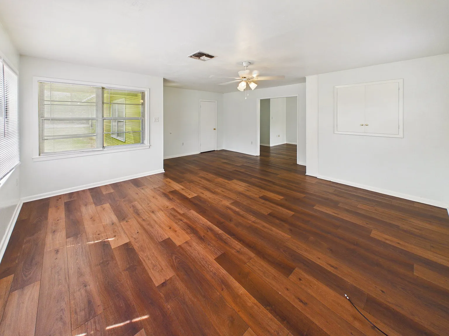3 bed, 2.0 bath, 2132 sqft, $1,800 — Photo 4