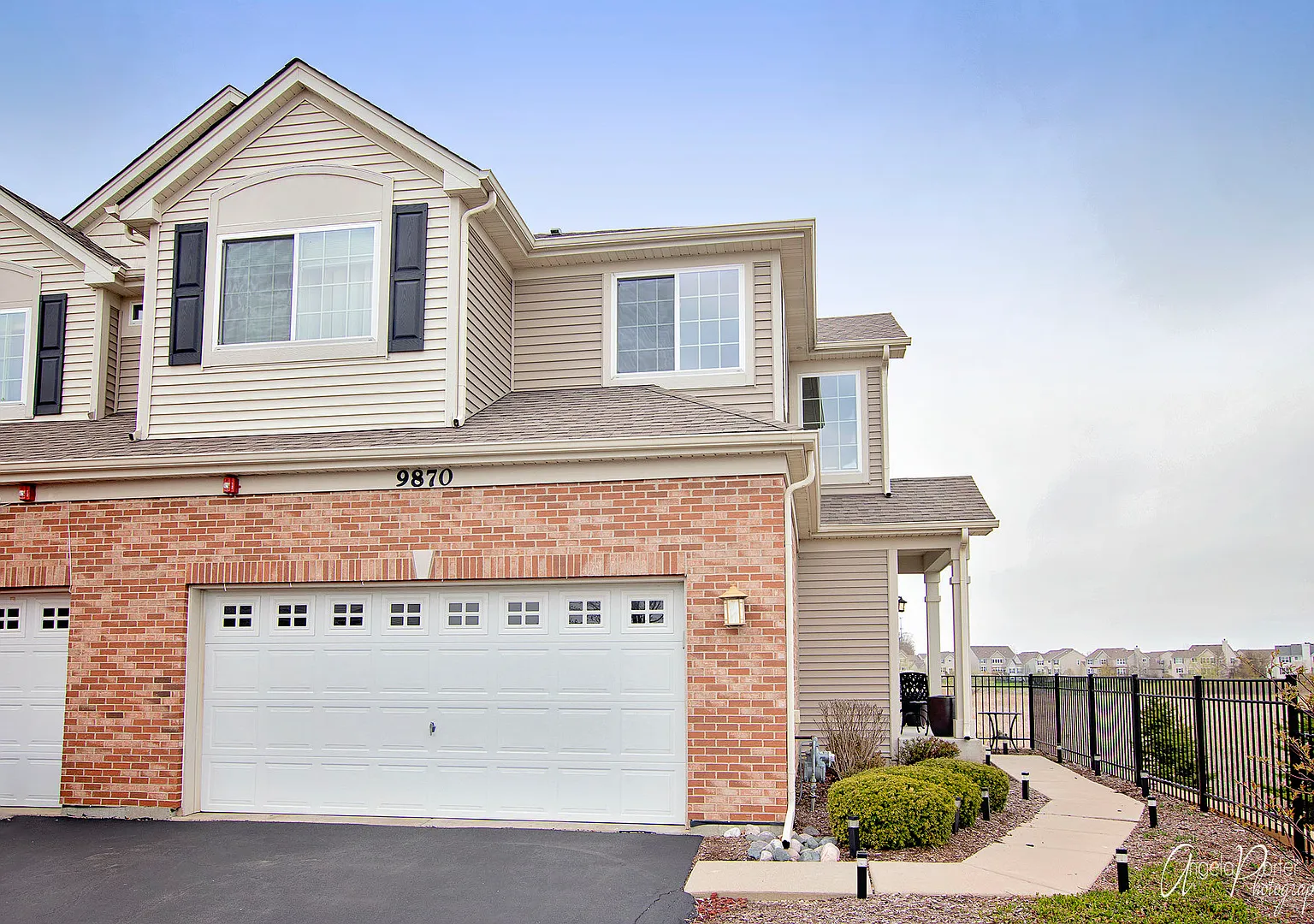 3 bed, 2.5 bath, 1690 sqft, $2,700 — Photo 1