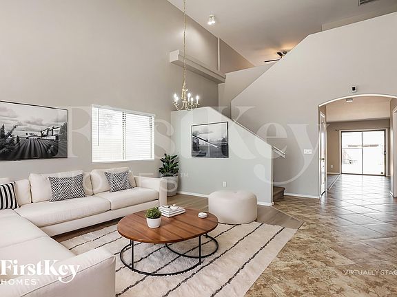 3rd image of 3256 W Huntington Dr