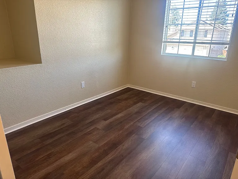 961 Celestine Cir — Photo 33