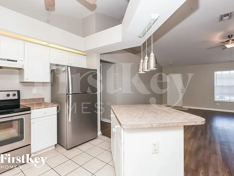 4410 NW 32nd Ter — Photo 5
