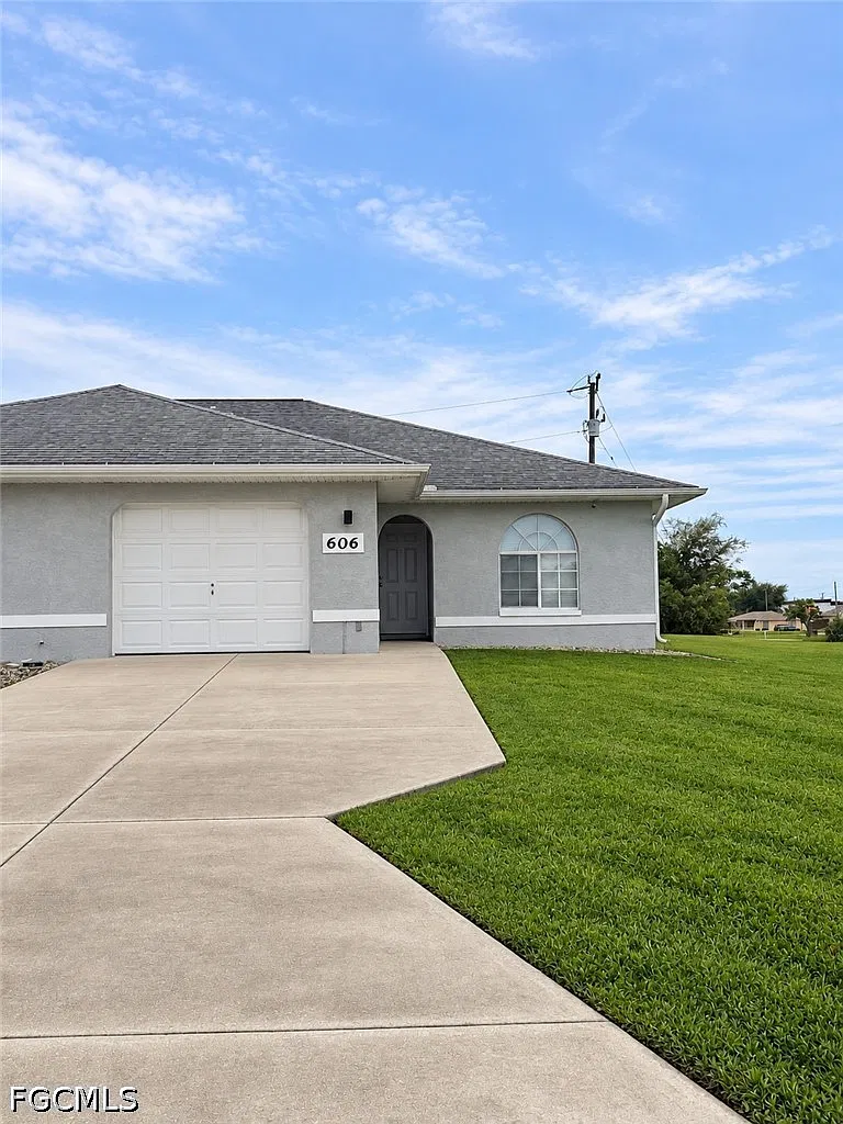 2 bed, 2.0 bath, 1001 sqft, $1,600 — Photo 1