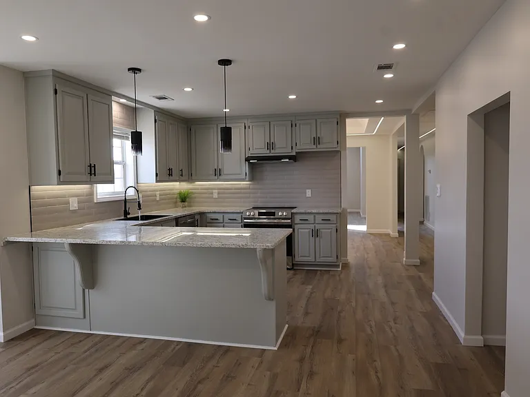 87 Park Ln — Photo 2