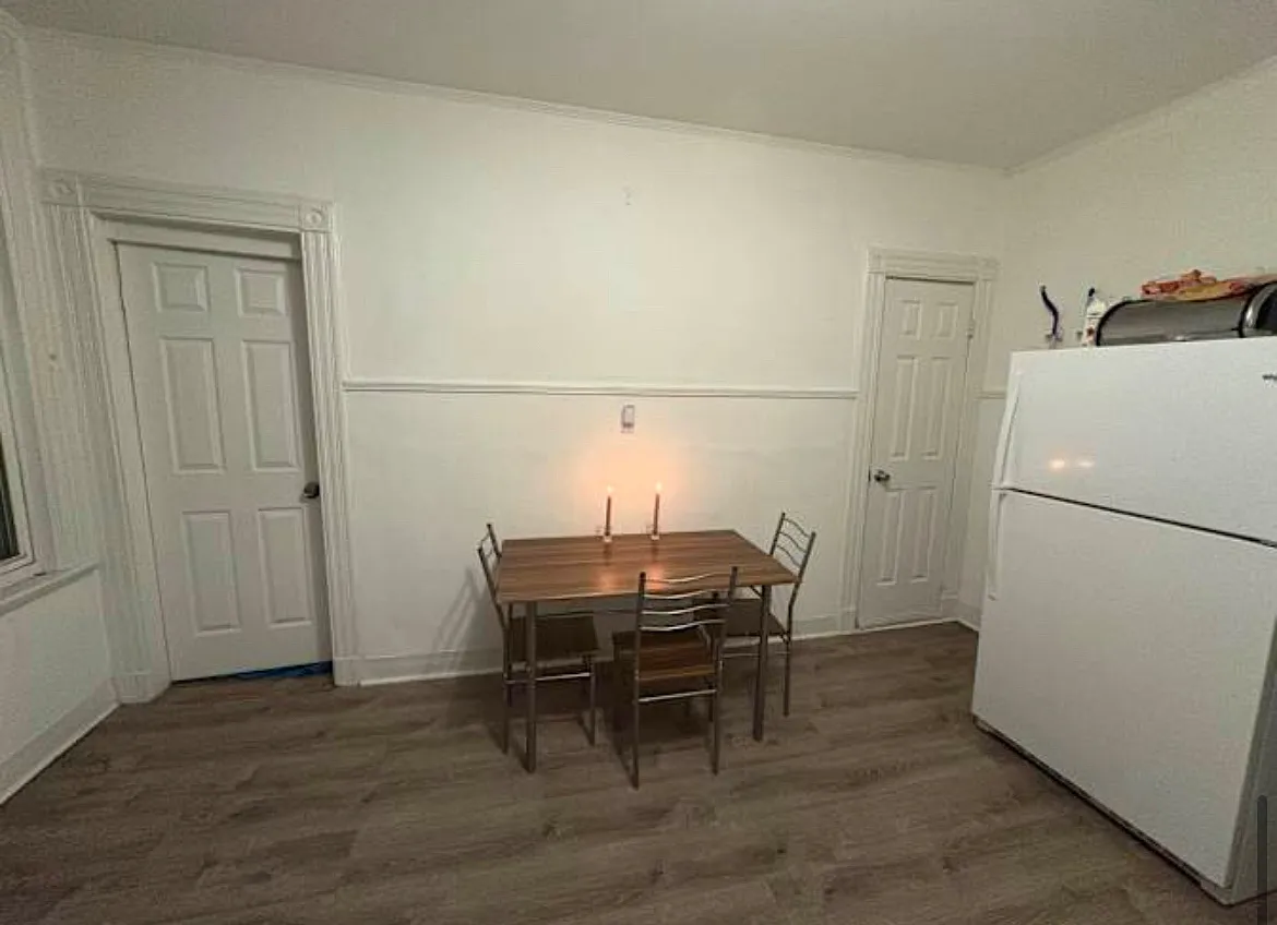 3 bed, $1,200 — Photo 1