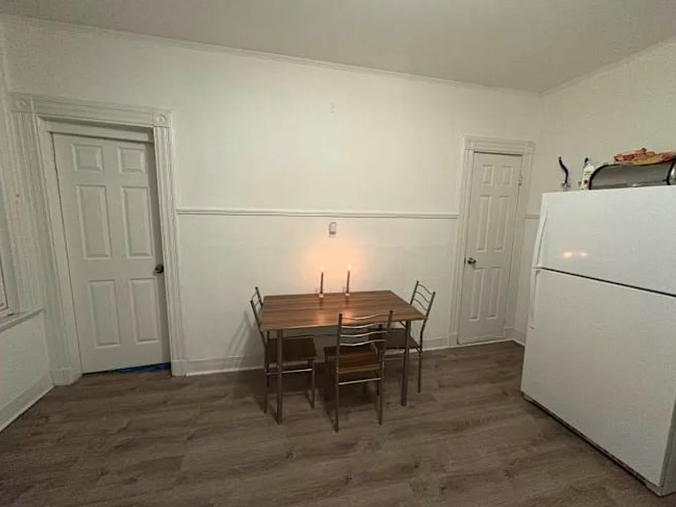 19 Hague St #2