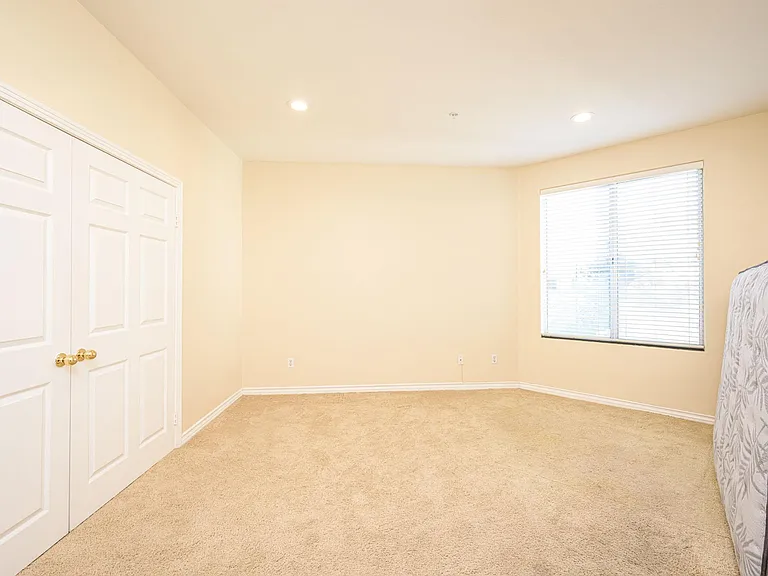 2233 Martin #307 — Photo 26