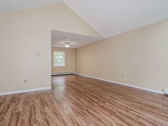 5th image of 27 Circle Dr