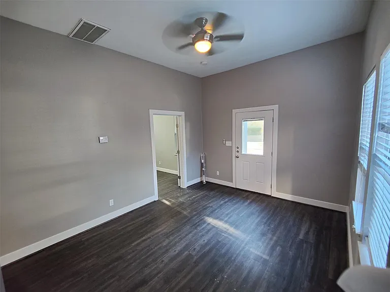 711 Graham Pl #A — Photo 3