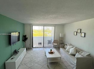 2345 NE 135th St #302, Miami, FL 33181