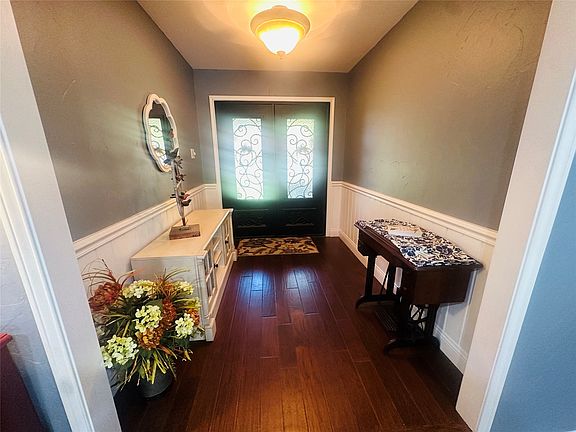 3rd image of 1308 Azalea Dr
