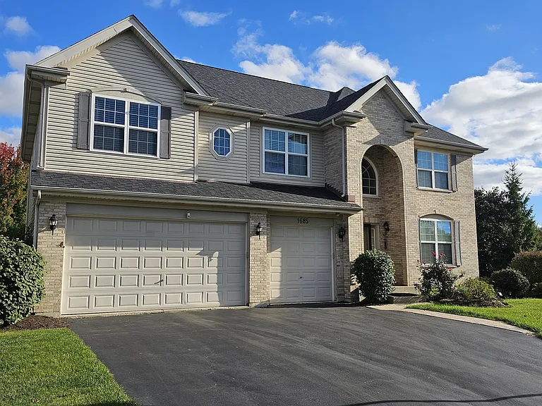 1685 White Oak Ln — Photo 3