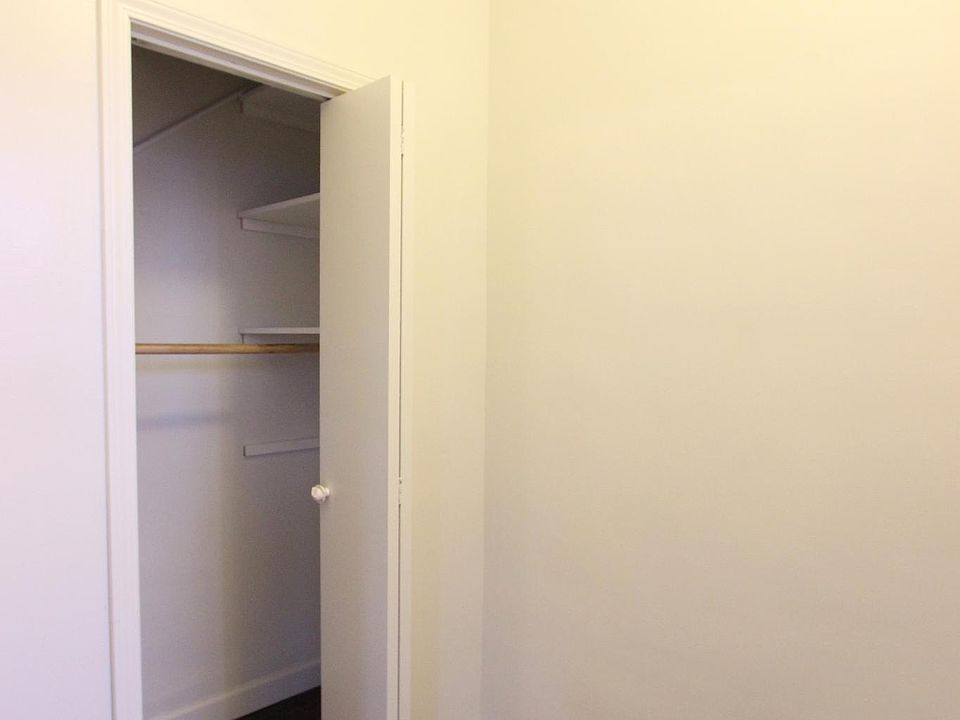 1st image of 3345 N Marshfield Ave #3