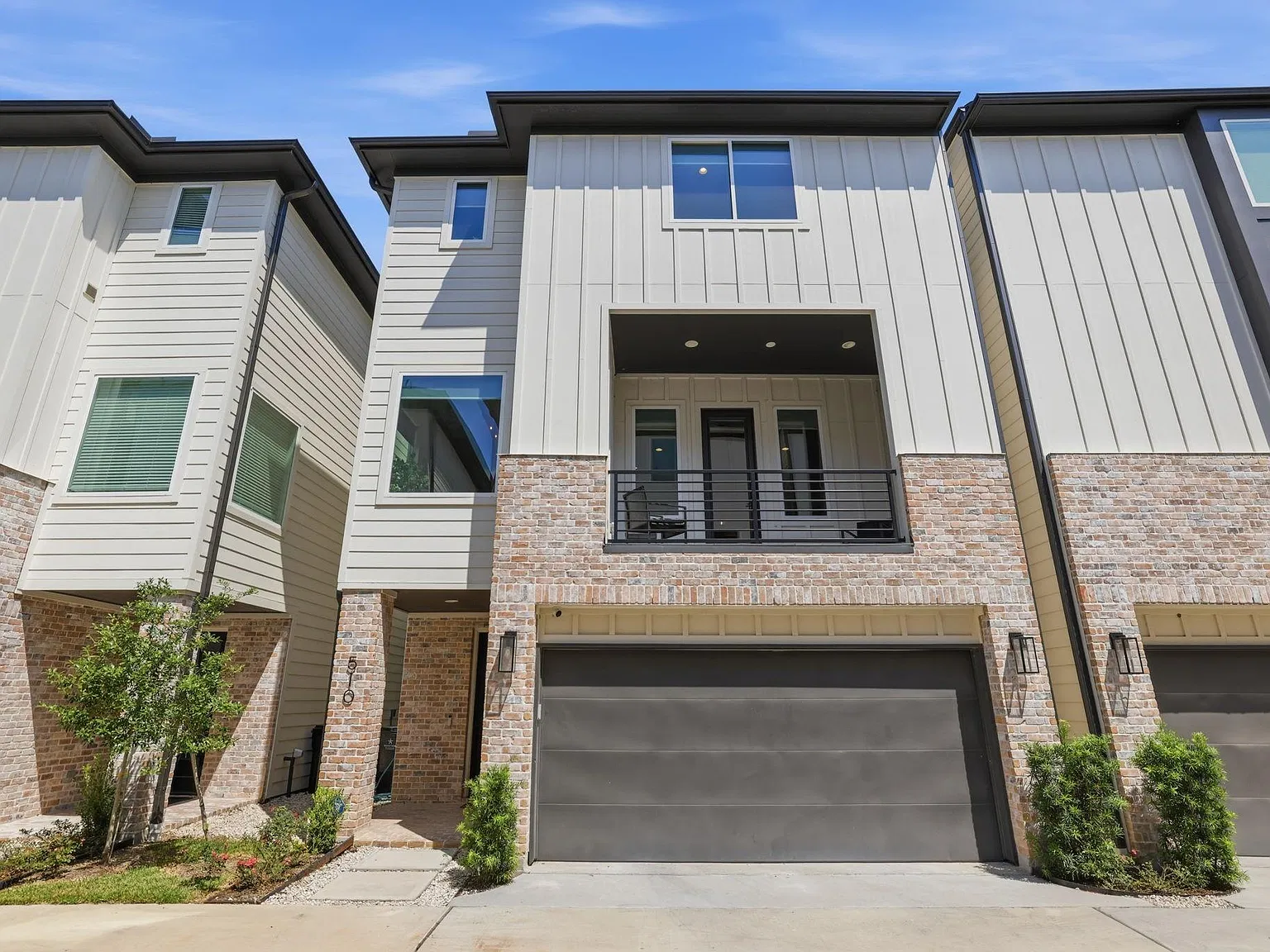 3 bed, 3.5 bath, 1903 sqft, $2,650 — Photo 2