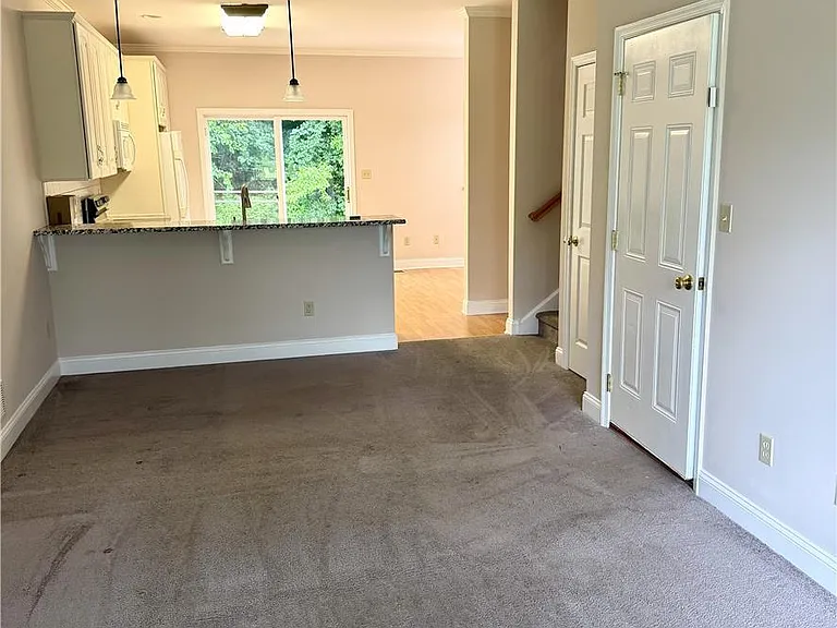 523 Kemmerer Ln — Photo 2