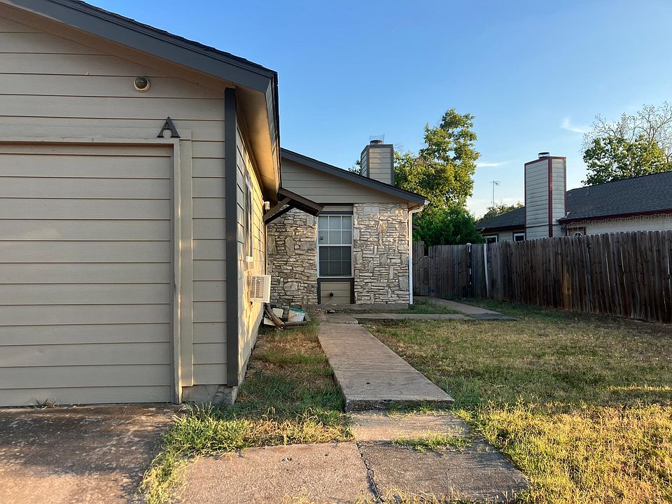 1st image of 8903 Pineridge Dr #A