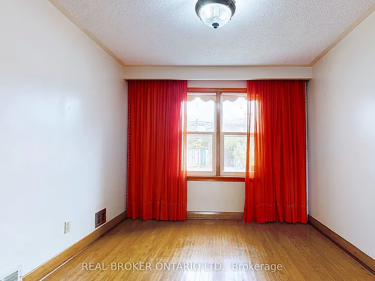 3241 Dufferin St — Photo 9