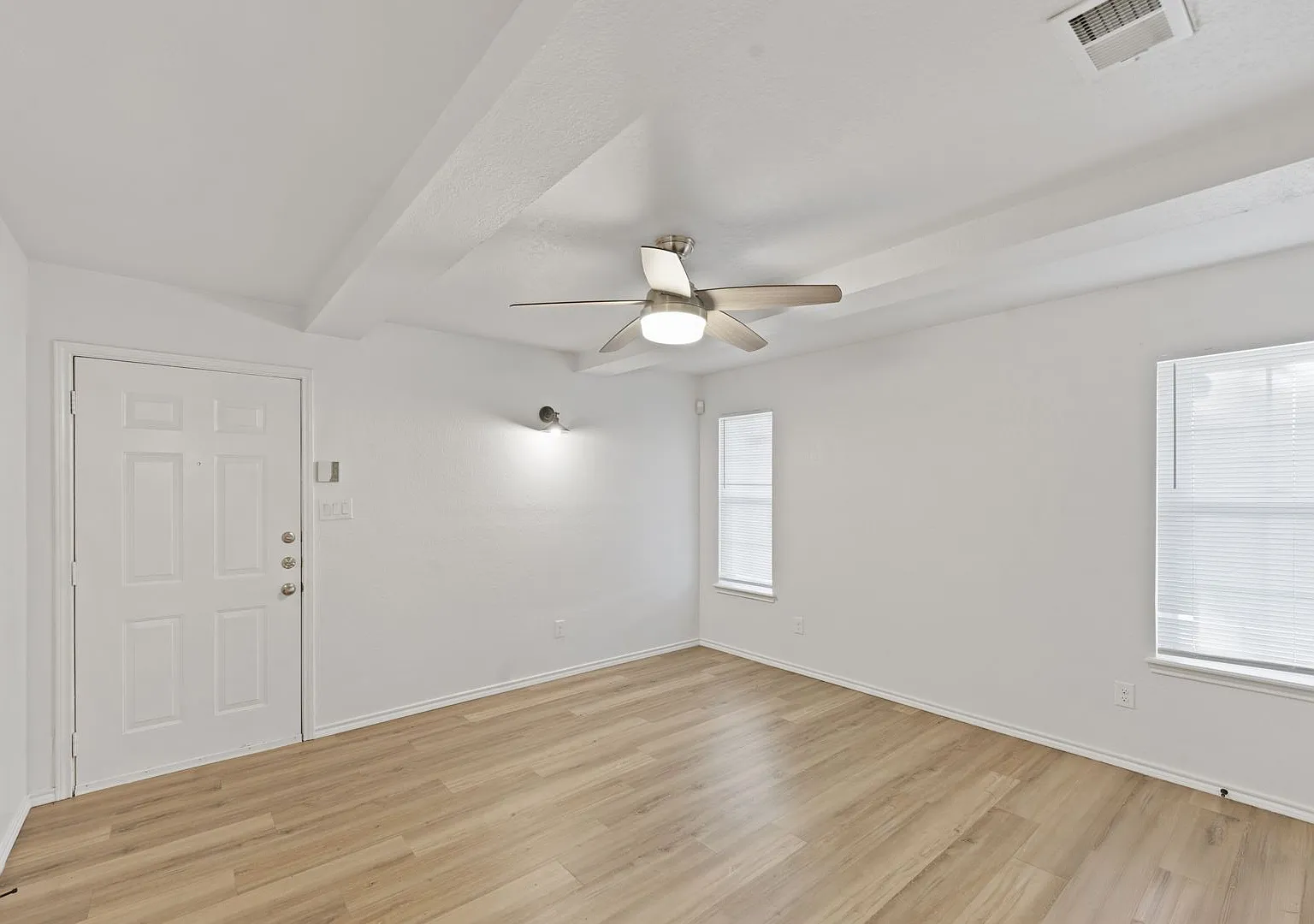 1106 S Stone Haven — Photo 1