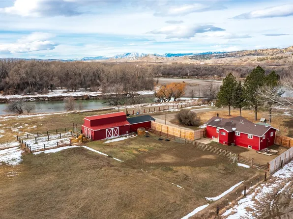 401 3rd Ave, Fromberg, MT 59029