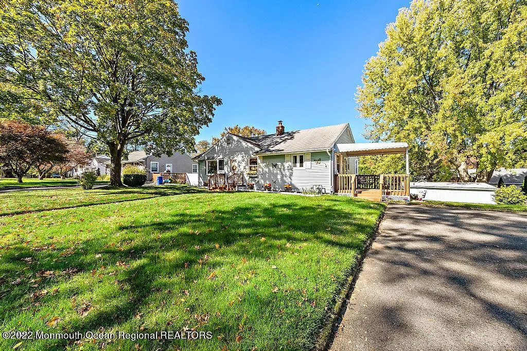41 Reynolds Dr photo 1