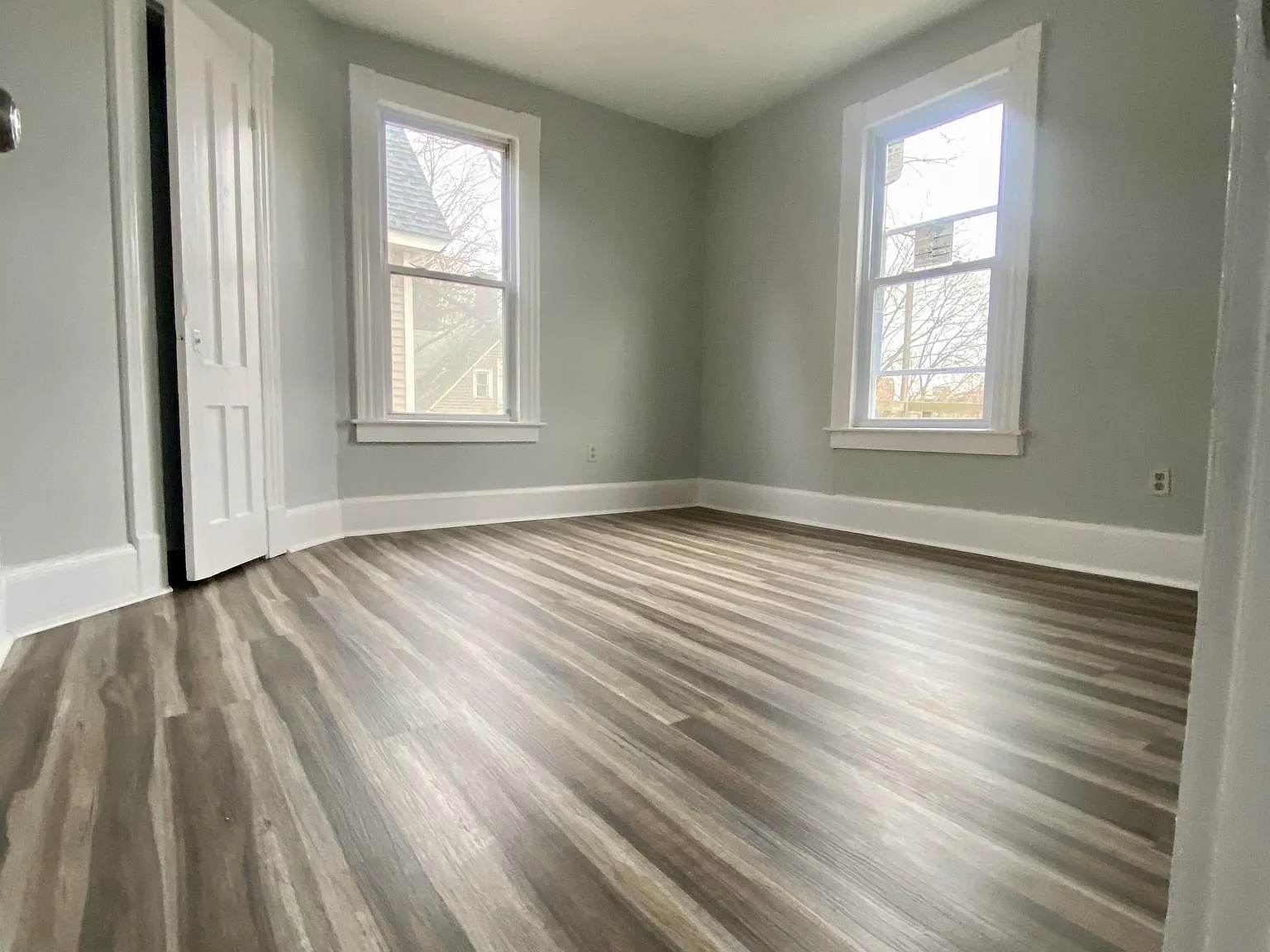 3 bed, 1000 sqft, $1,500 — Photo 2