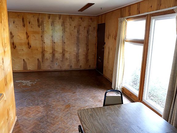 3rd image of 19 Helm Rd