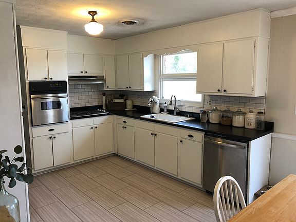 3rd image of 278 Piercy St