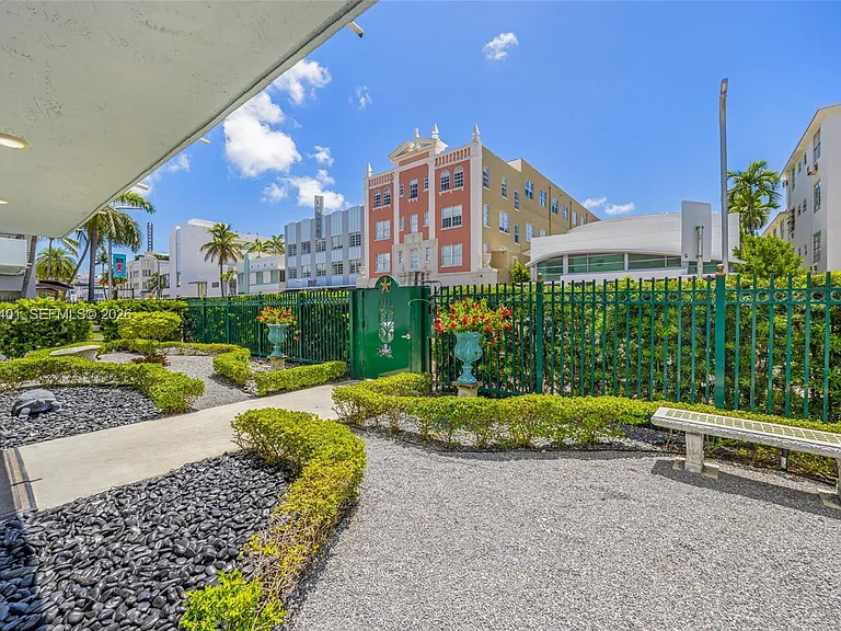 720 Collins Ave #603 — Photo 37