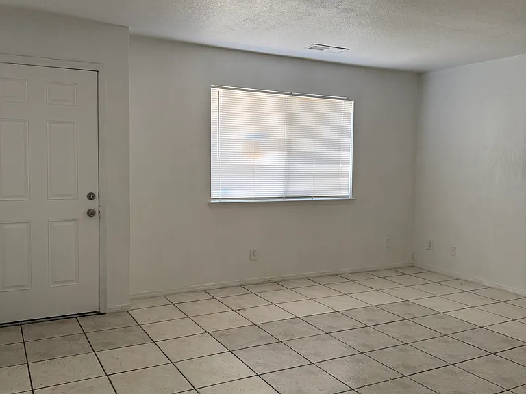 4411 W Victor Ave — Photo 4