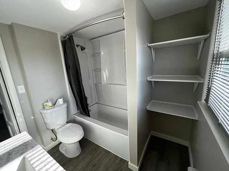 817 N Main St #B — Photo 17